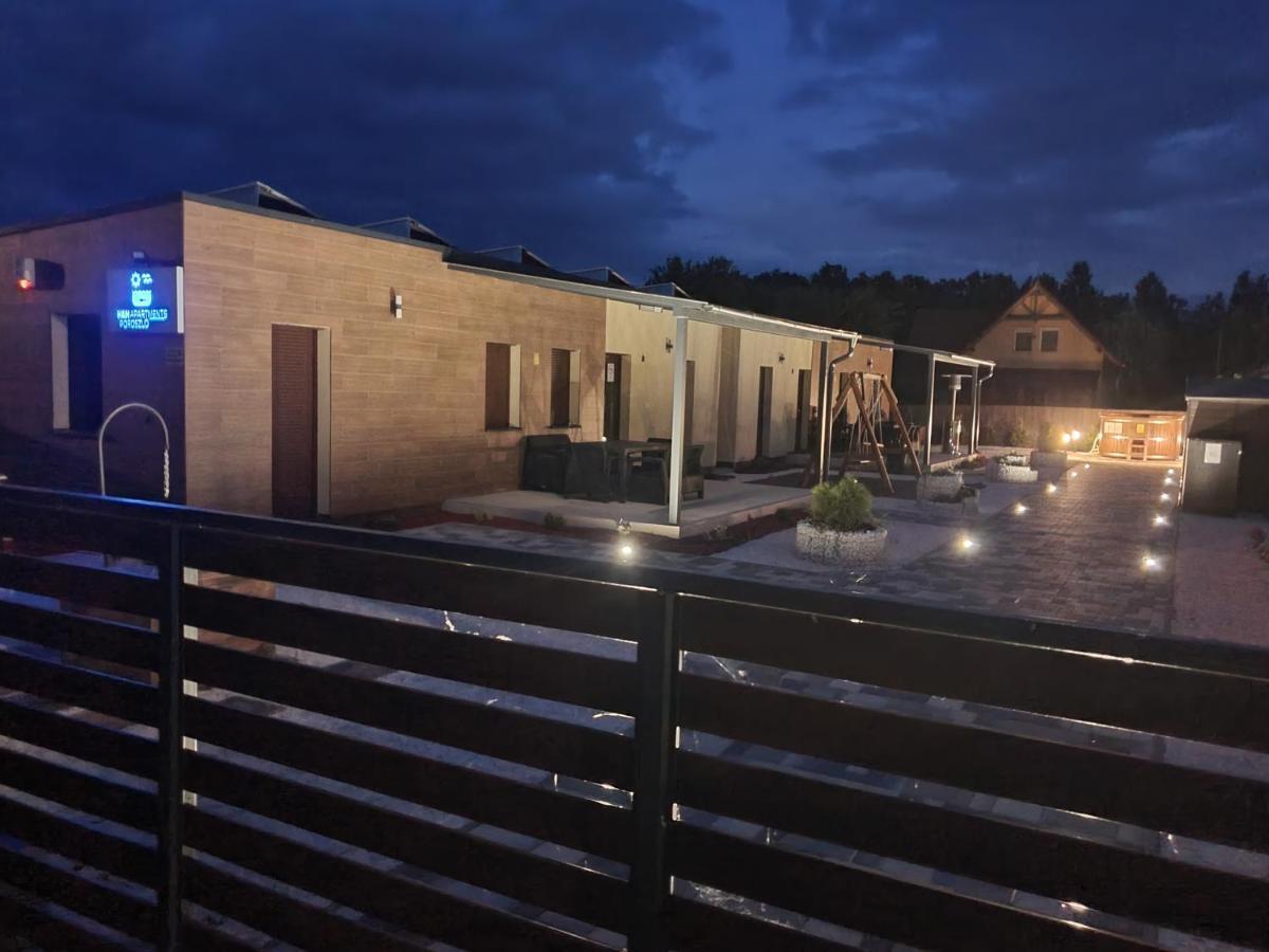 H&H Apartments Poroszlo Exterior photo